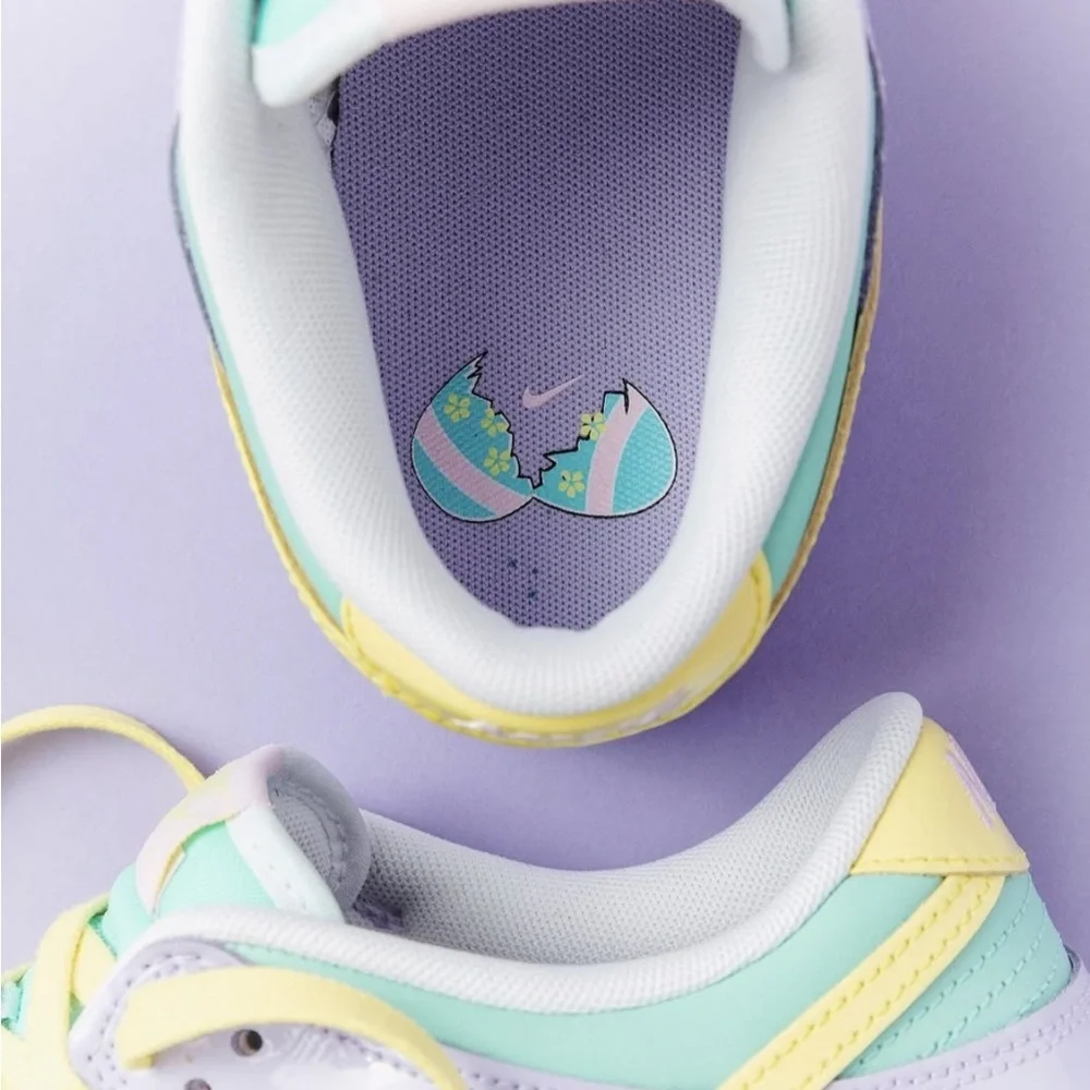 Nike dunk Easter 
Brand new - Picture 5 of 10